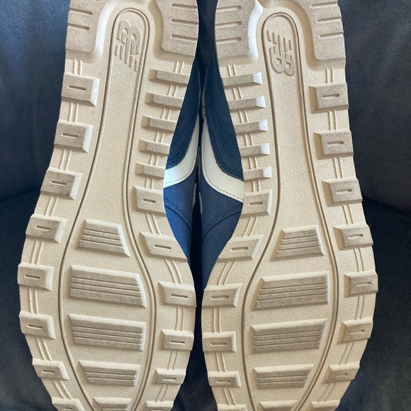 New balance sneakers 👟 - Picture 5 of 6